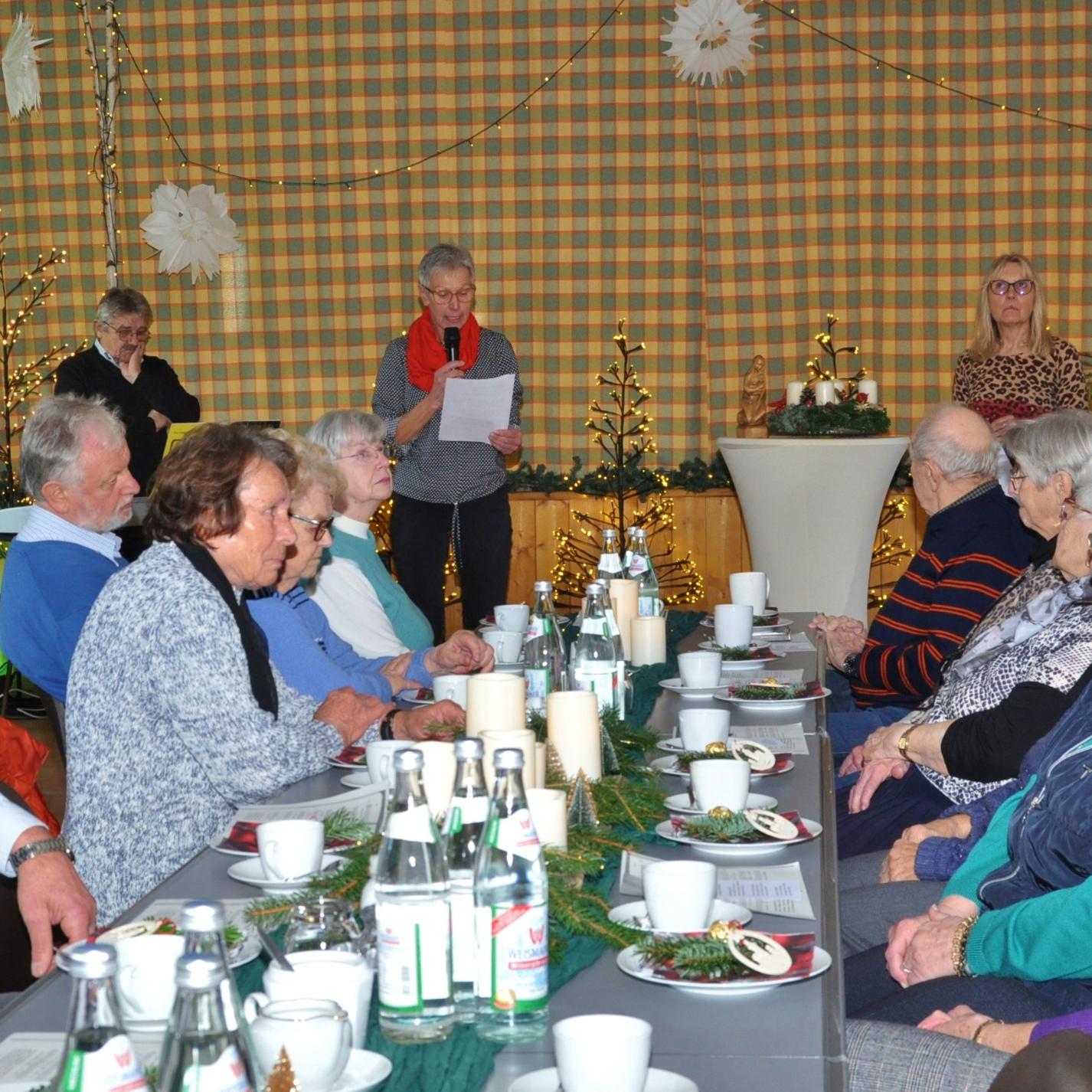 Besinnliche Adventsfeier.JPG