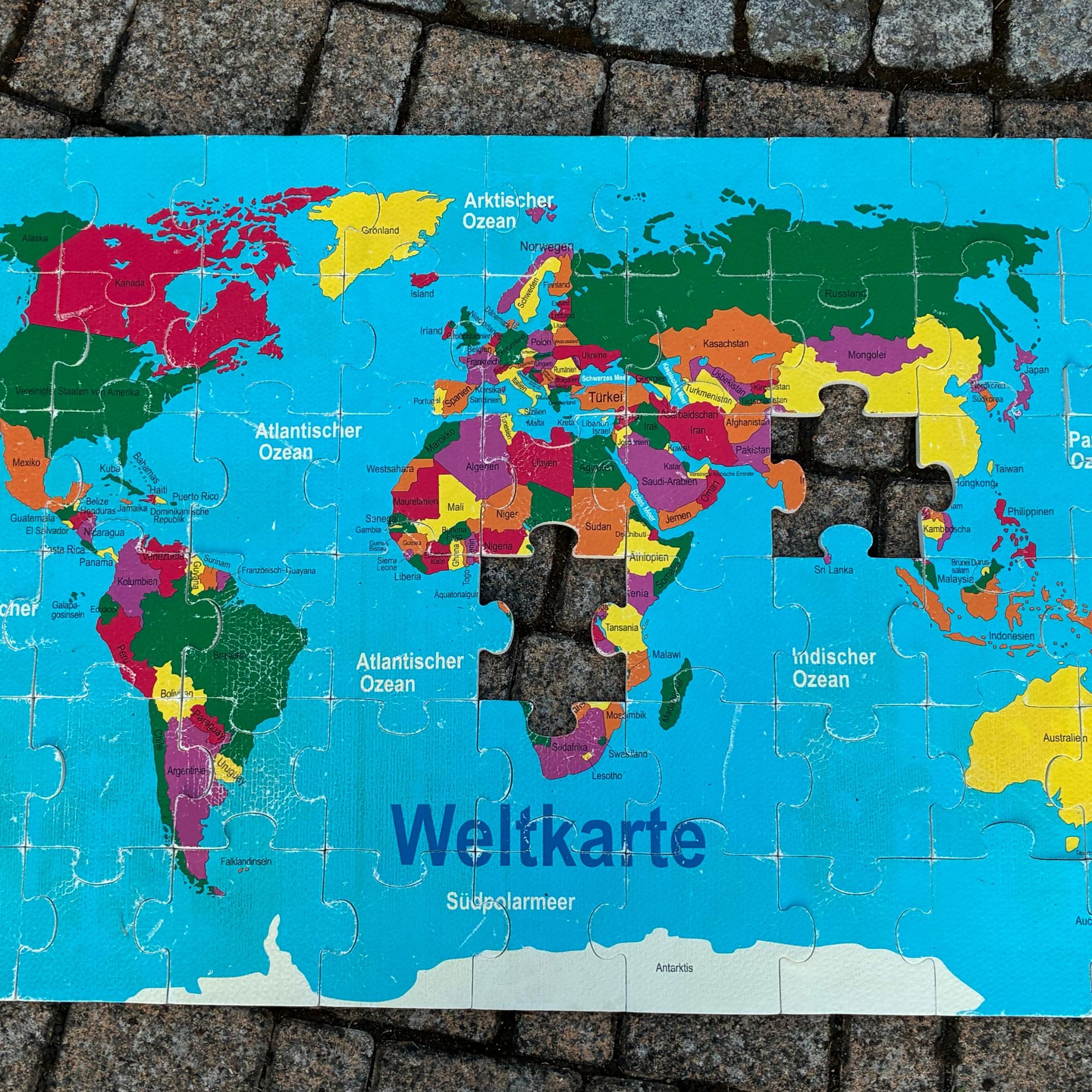 Jugendgottesdienst in Mainroth, Weltkarte, Puzzle